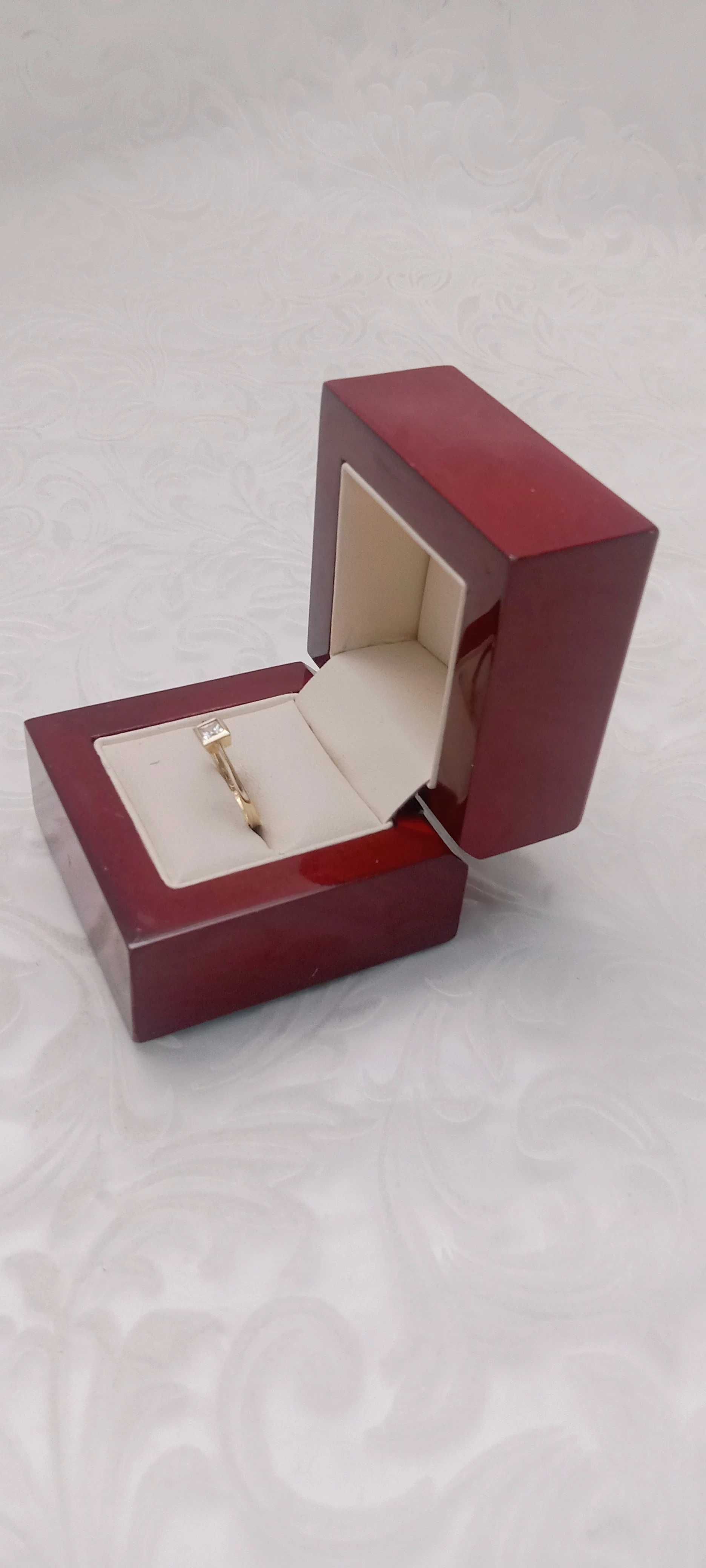 Cudowny złoty pierścionek z oczkiem pr 585 waga 1.97g