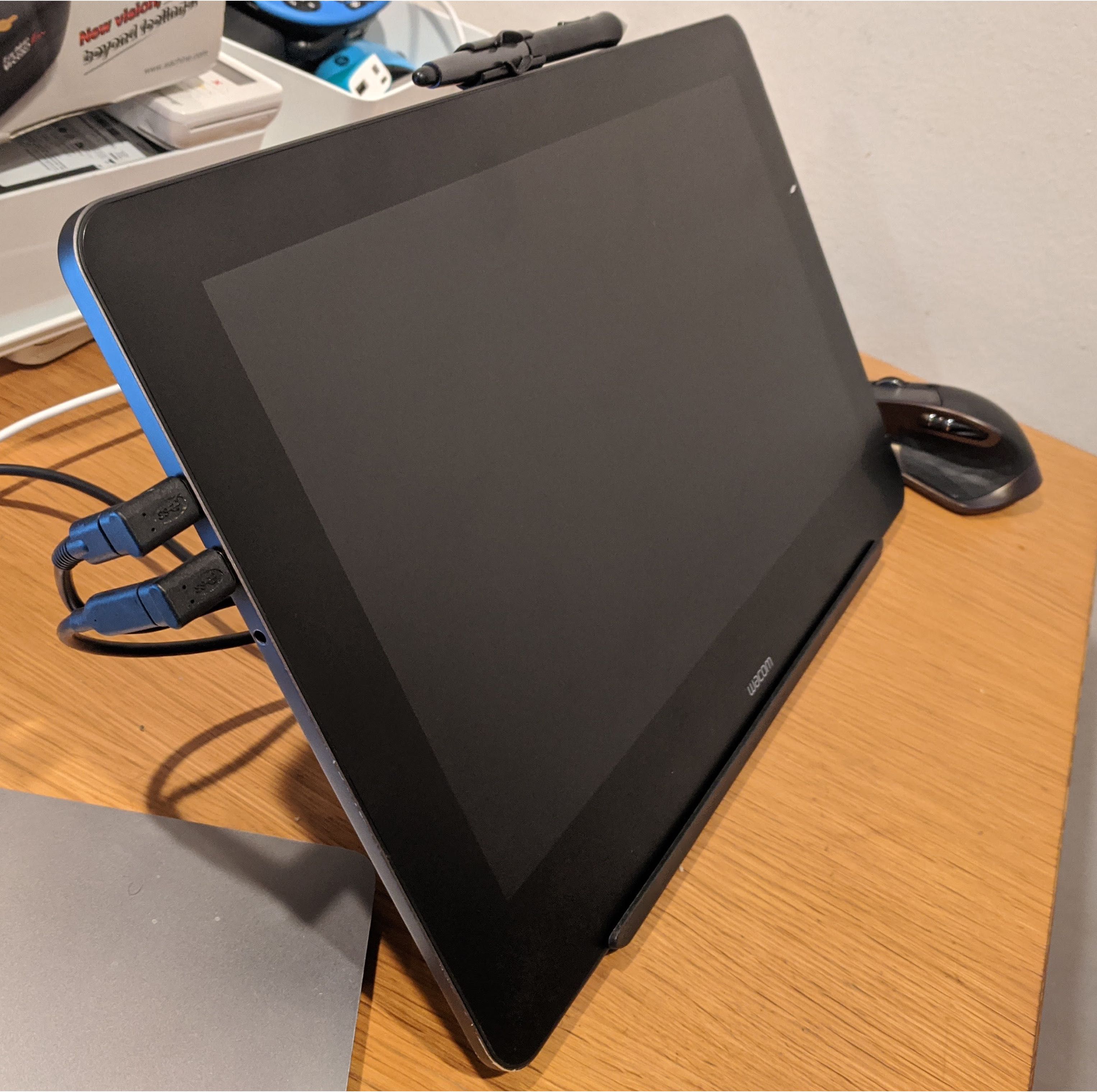 Mesa Digitalizadora Cintiq Pro 16 (4k) (Usb-c) + Stand Official