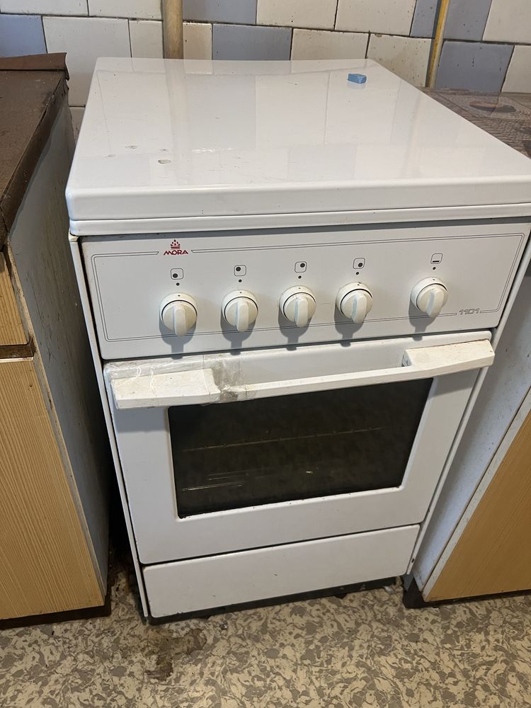 Продам газовую плиту mora