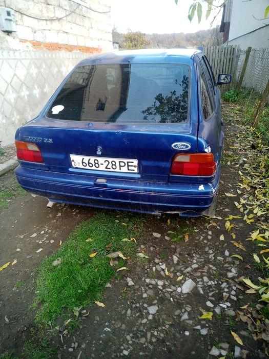 Продаю автомобіль форд ескорд