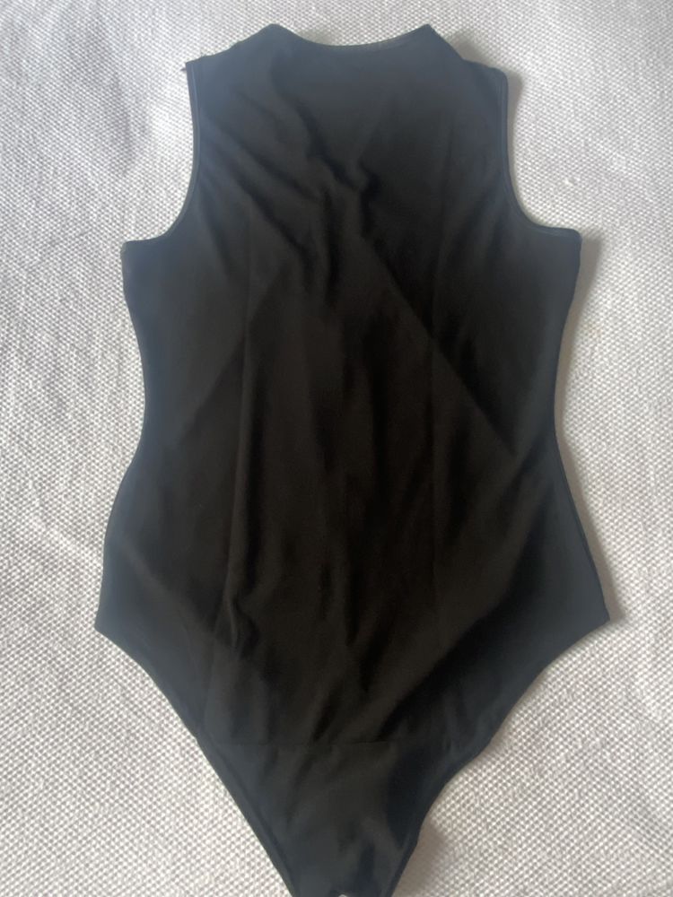 Body preto com fecho de brilhantes, Tam.M