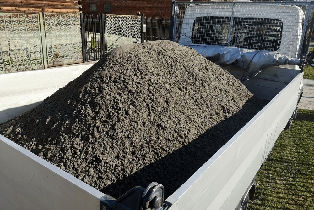 Piasek żwir pospółka ziemia kamienie suchybeton transport minikoparka