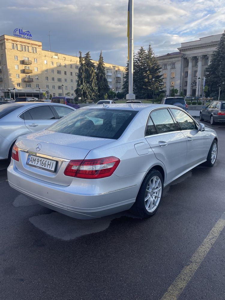 Mercedes Benz E W212 2012 рік