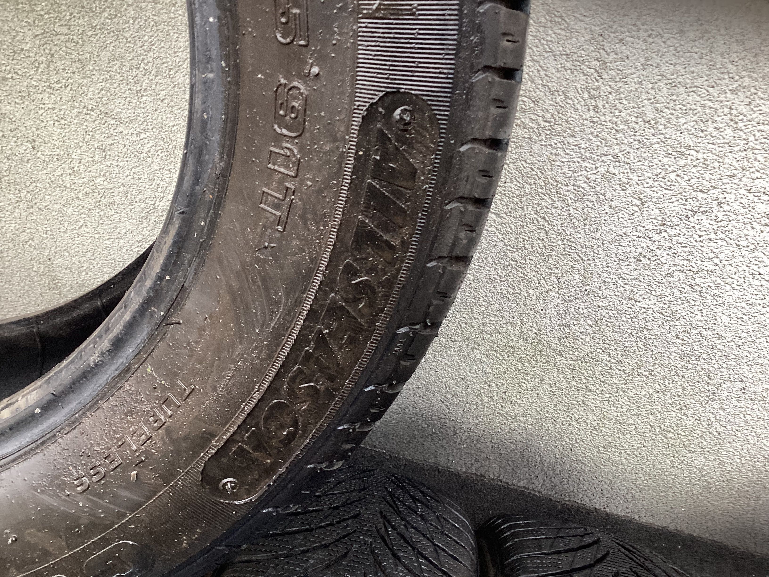 GLOB GUM 195/65r15  2szt opony całoroczne 6.5mm 2021r