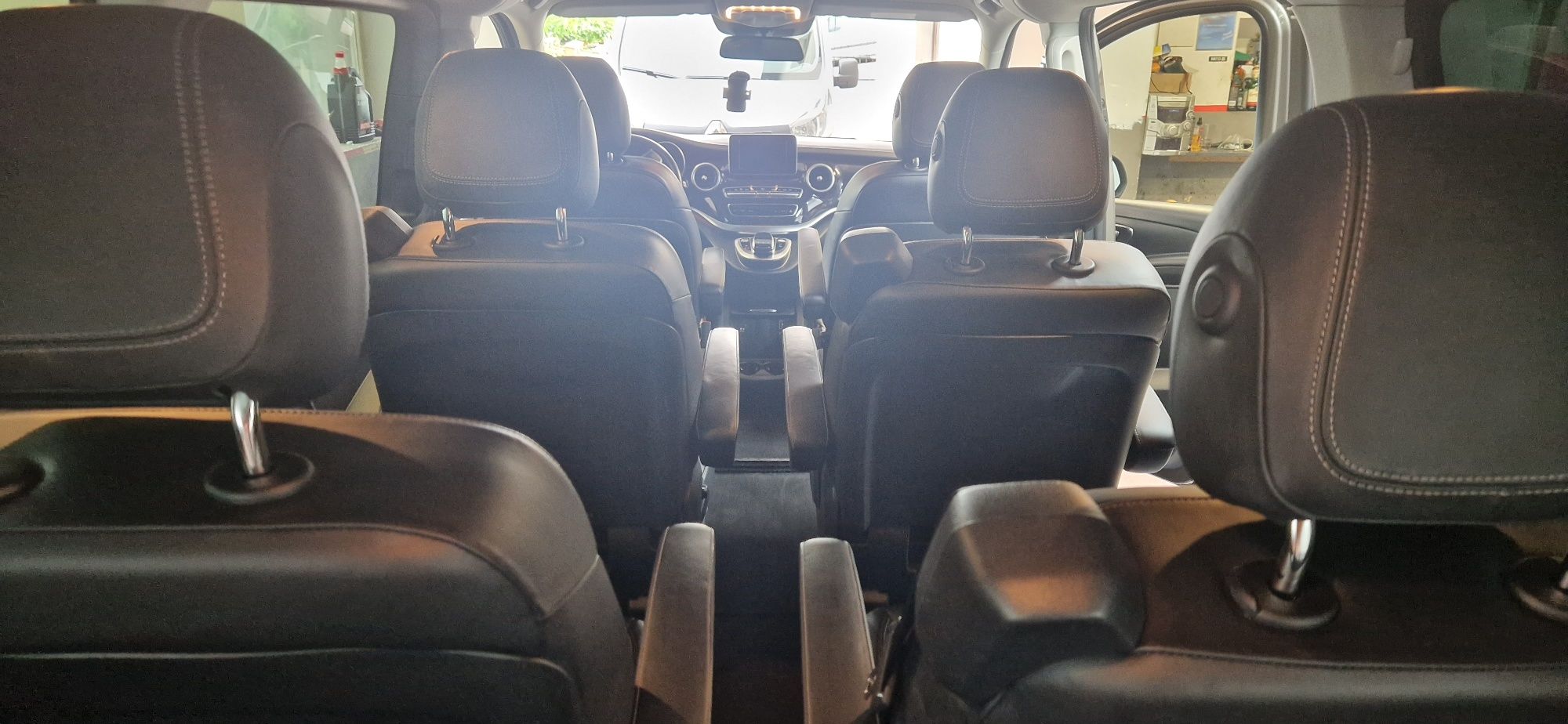 Wynajem busów  VIP BUS mercedes benz klasa V 6osób fv23%