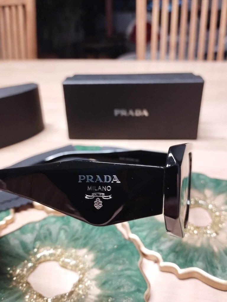 Okulary przeciw słoneczne Prada nowe