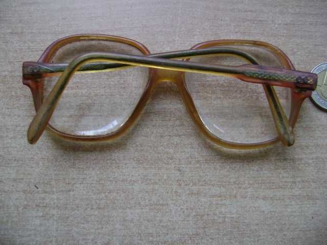 Starocie z PRL - Okulary korekcyjne +2 dioptrie z PRL rozstaw 14 cm