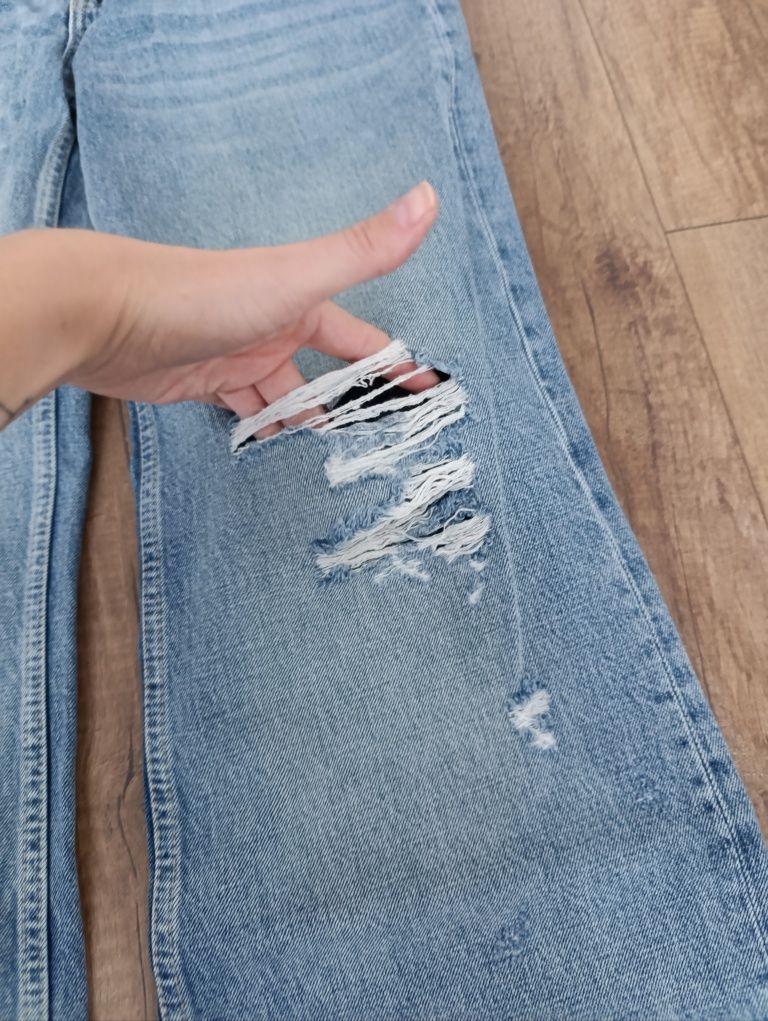 Spodnie jeansowe damskie dżinsy z rozdarciami Bershka 34 szerokie