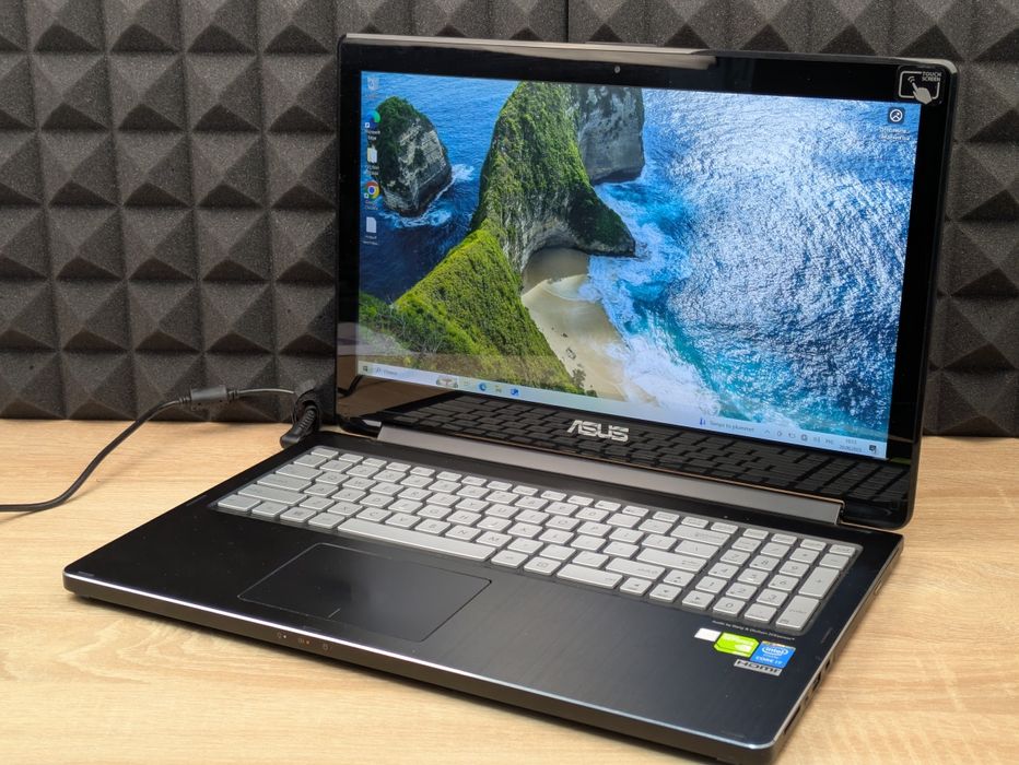 Ноутбук Asus i7 5500u GT 840M 8/512ssd 15.6 Full hd touch
