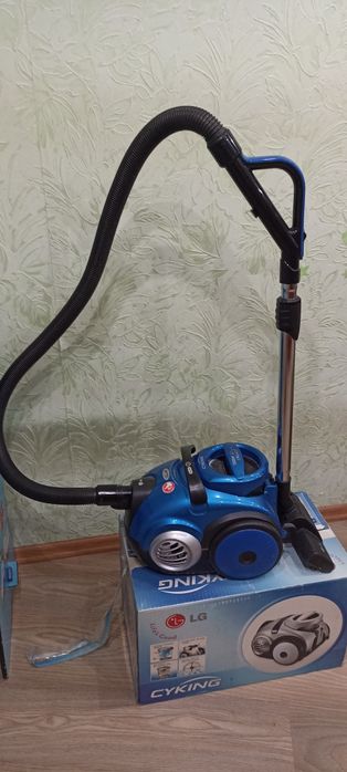 Пилосос LGдля сухого прибирання,без мішка