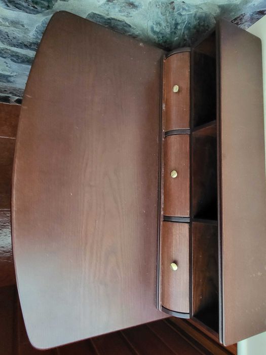 Escrivaninha em madeira