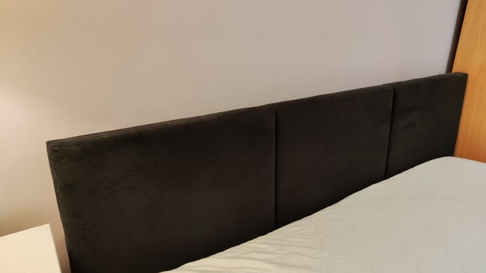 Łóżko tapicerowane czarne z pojemnikiem na pościel + materac 160x200 c