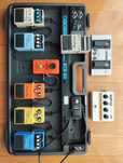 Pedalboard e pedais BOSS e MXR