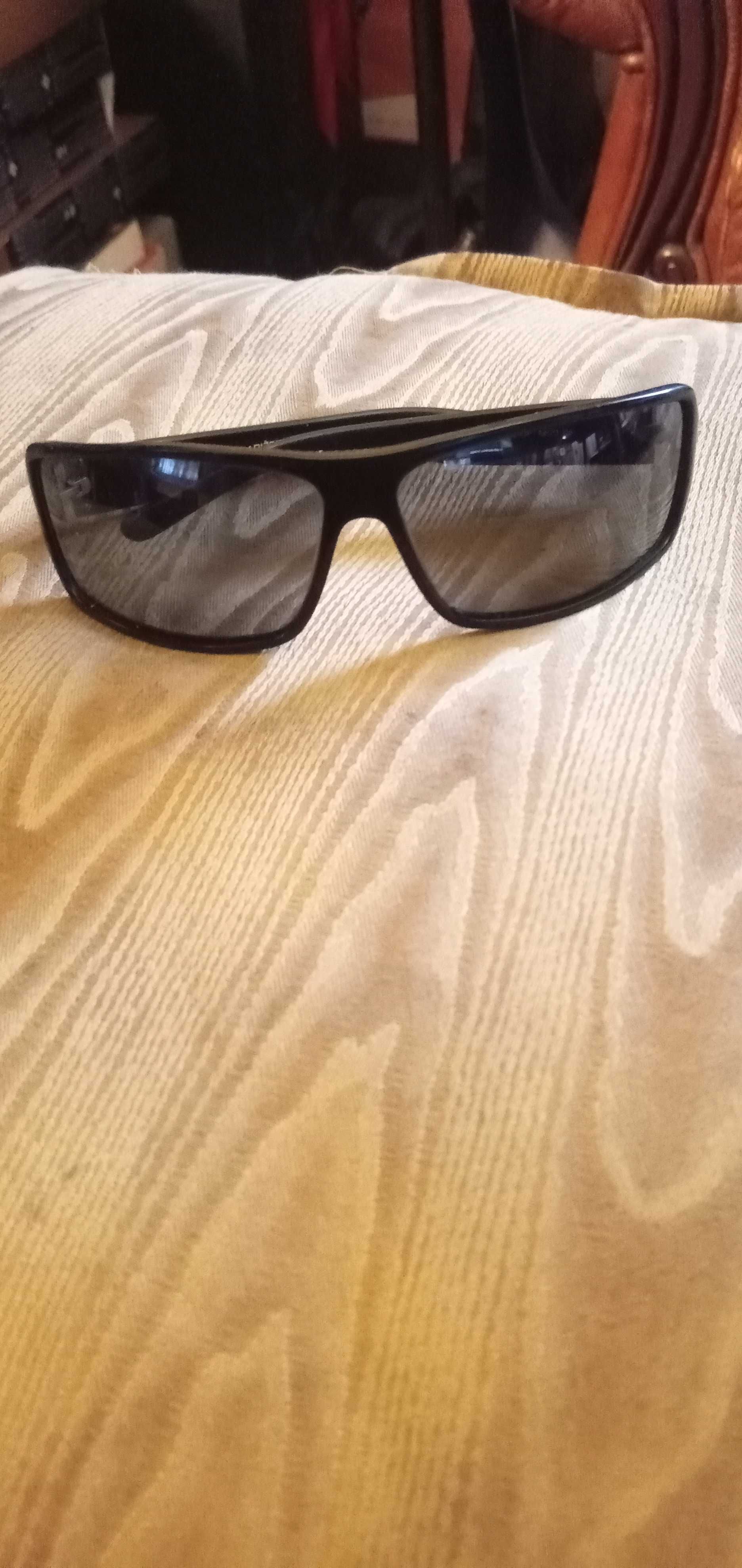 Vendo óculos de sol " GANT " com lentes polarizadas.