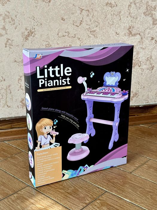Синтезатор піаніно з мікрофоном та стільчиком