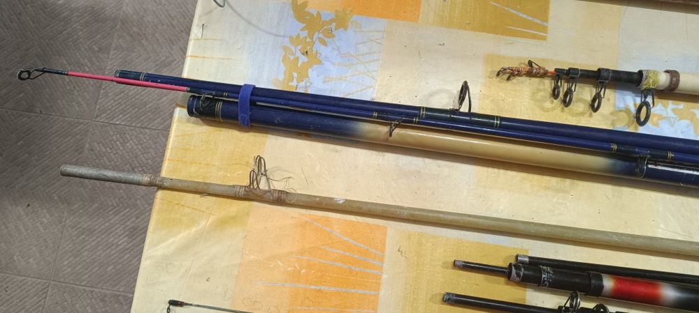 Canas de pesca com carreto