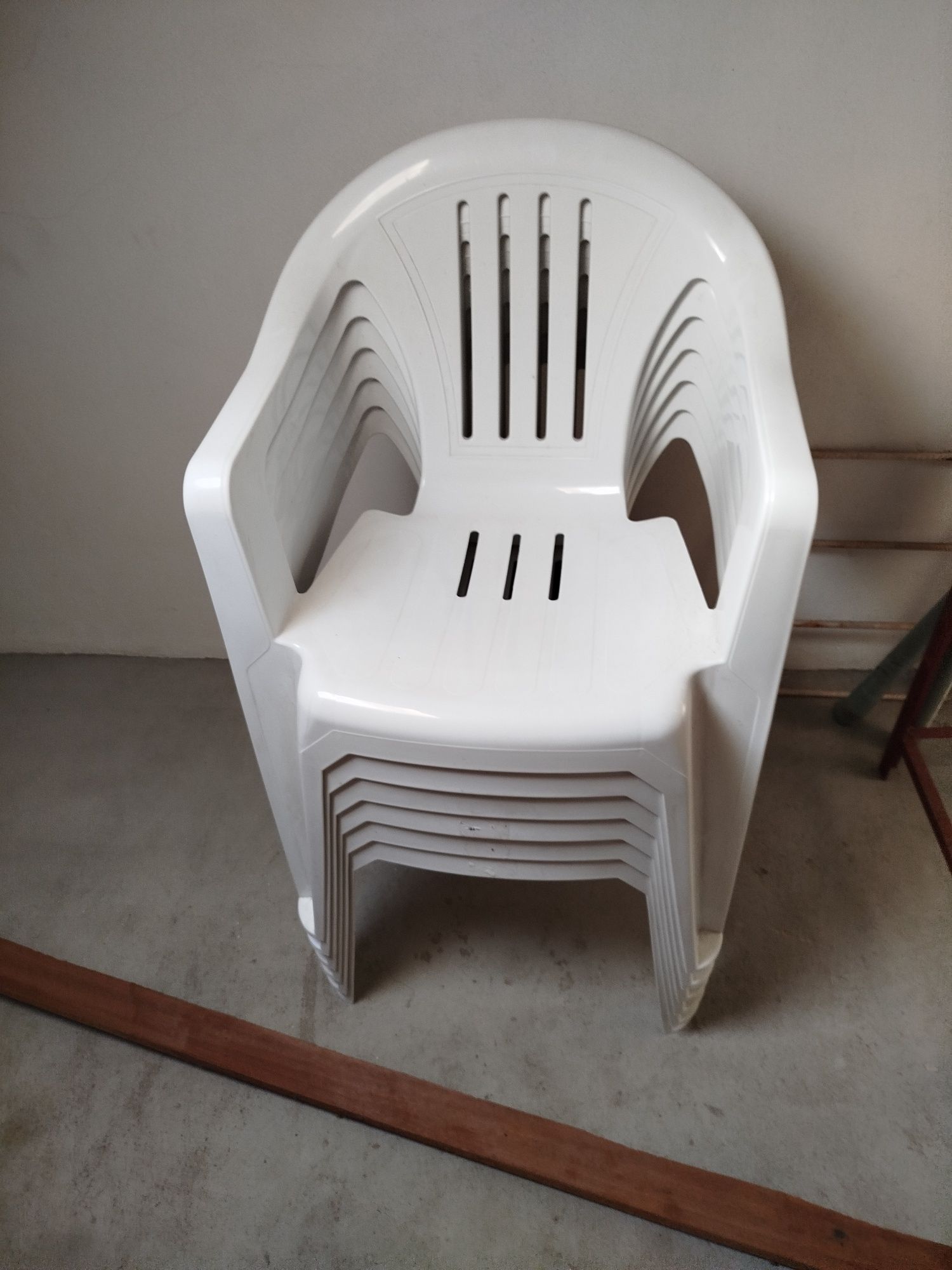 Seis cadeiras de jardim