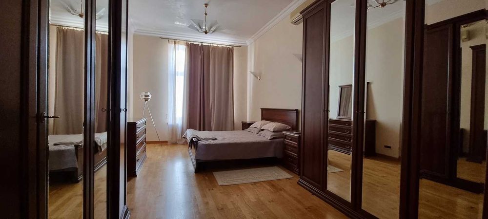 Аренда 2-х ком.квартирыS-110 м.кв. ул.Андреевский спуск 2 б.Подол без%