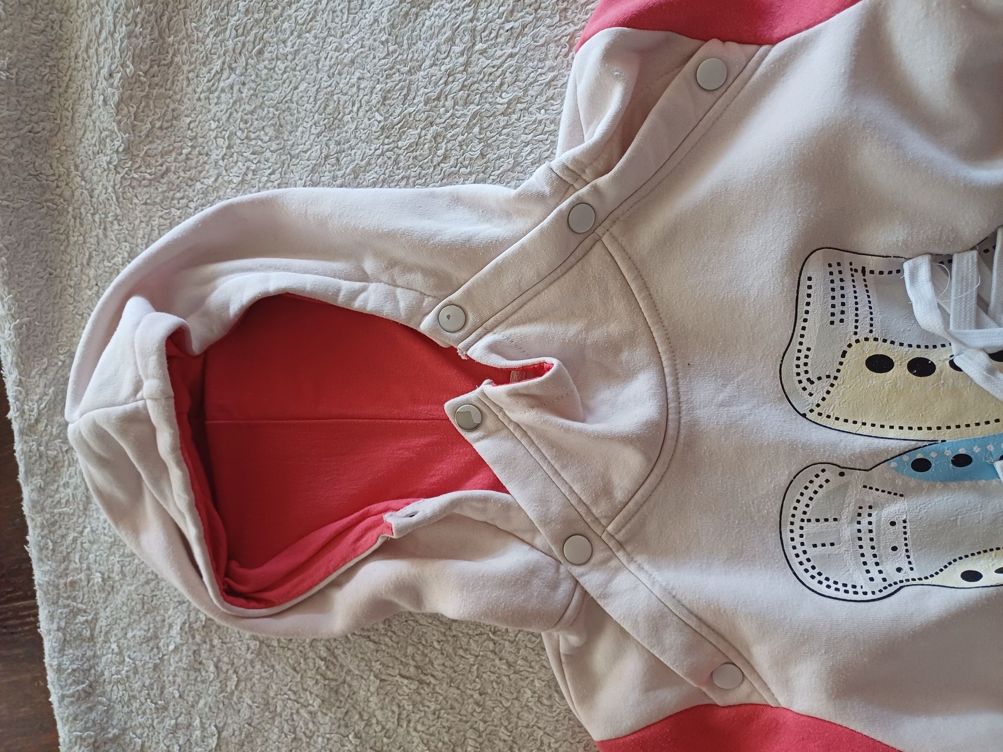 Bluza używana z kapturem LHD rozmiar S 
Widoczne zmechacenia, szczegól