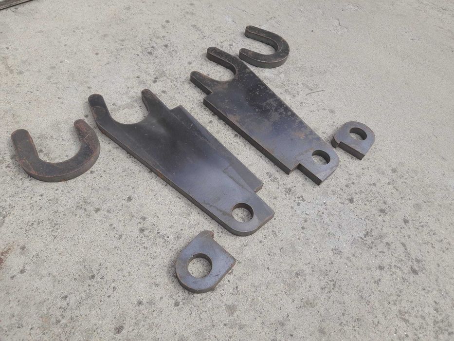 Mocowanie uszy haki uchwyty do ładowarki teleskopowej Manitou Merlo MX