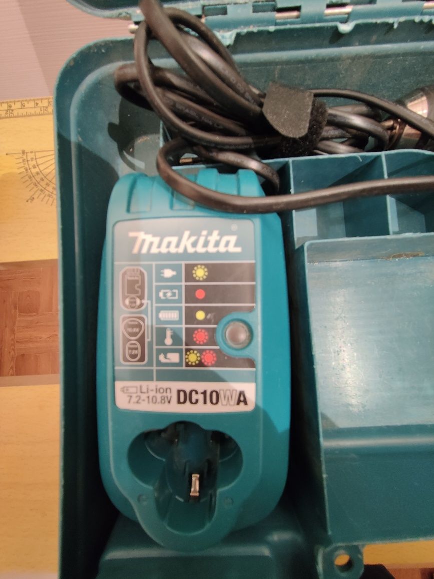 Акумулятоний шуруповерт Makita DF330D