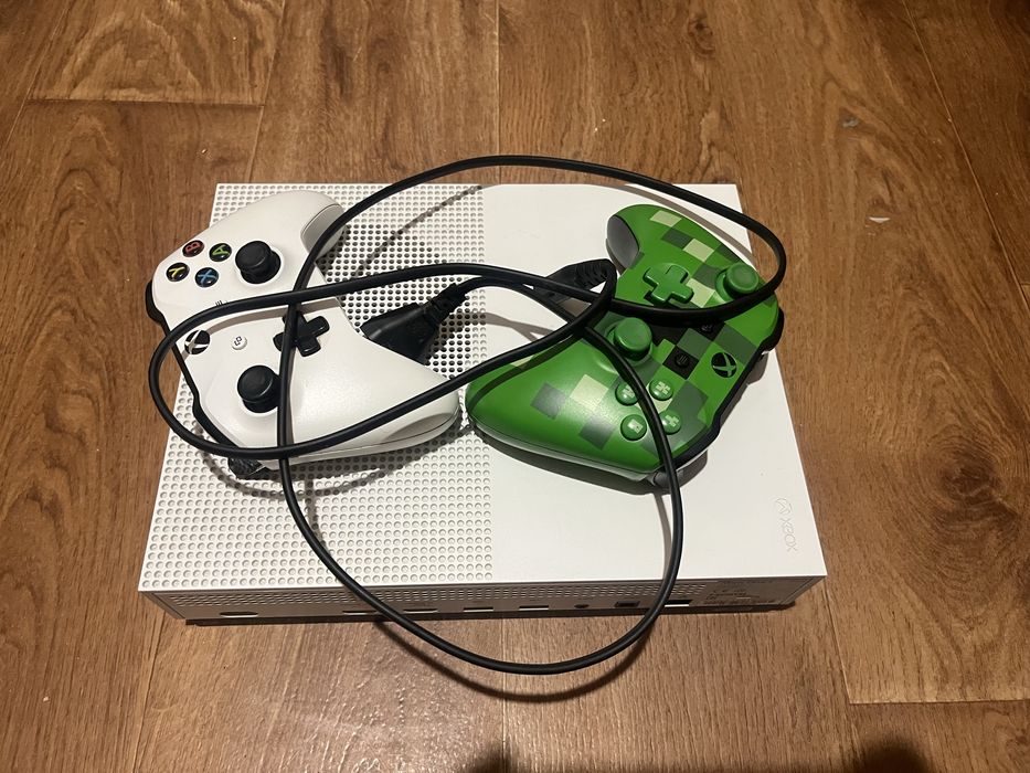 Продам Xbox one s 1 tb