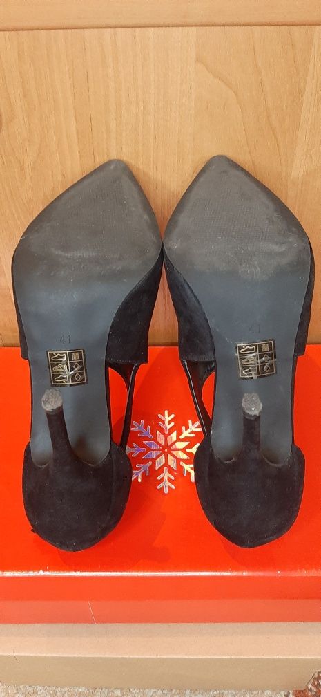 Czarne zamszowe buty na obcasie czółenka rozm. 41 Even and Odd
