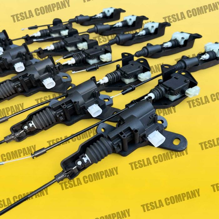Актуатор привода моторчика замка капота Tesla Model S / 3 / X / Y