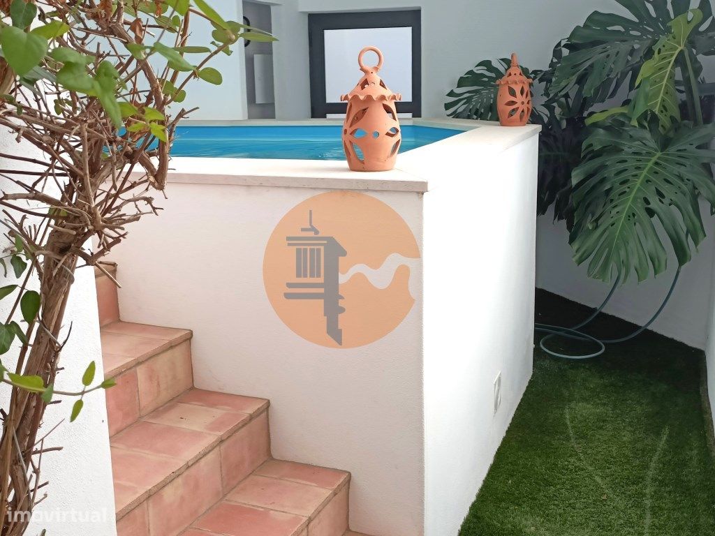 Casa Típica com Piscina na Baixa de Olhão.