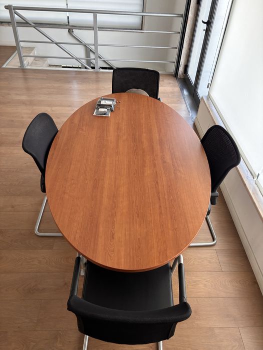 Mesa e cadeiras reunião