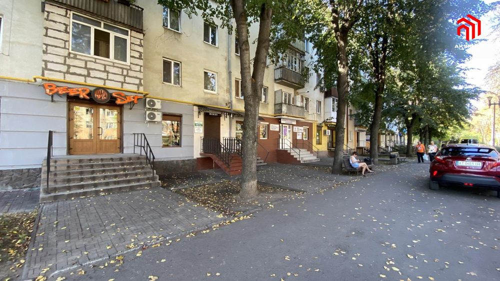 Продаж фасадного приміщення, працюють орендарі