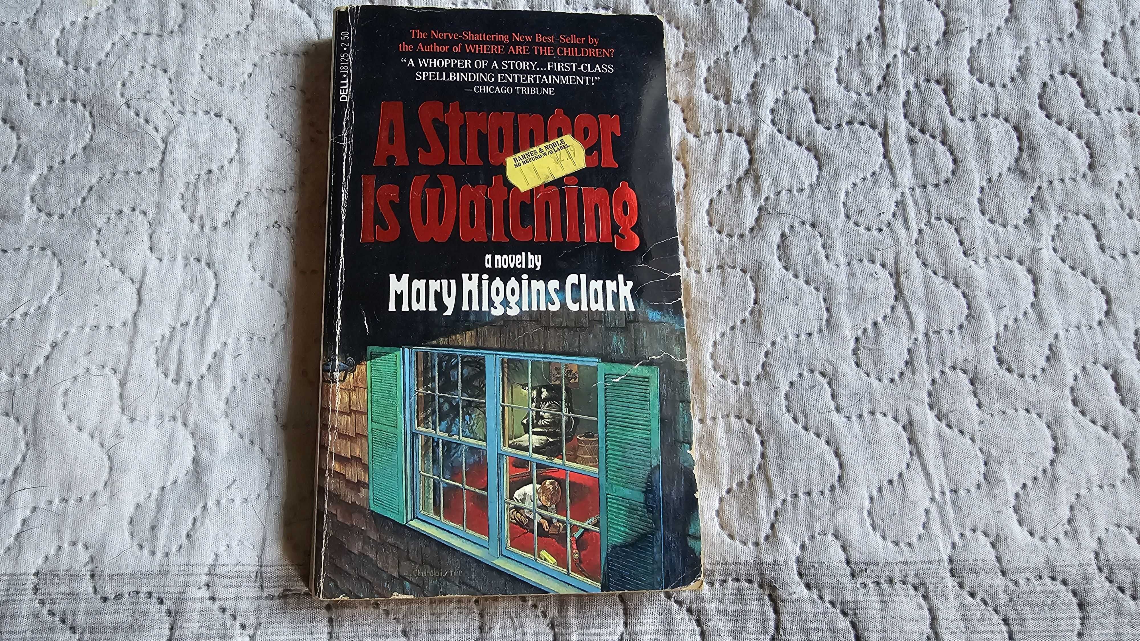 AM po angielsku A Stranger Is Watching Mary Higgins Clark