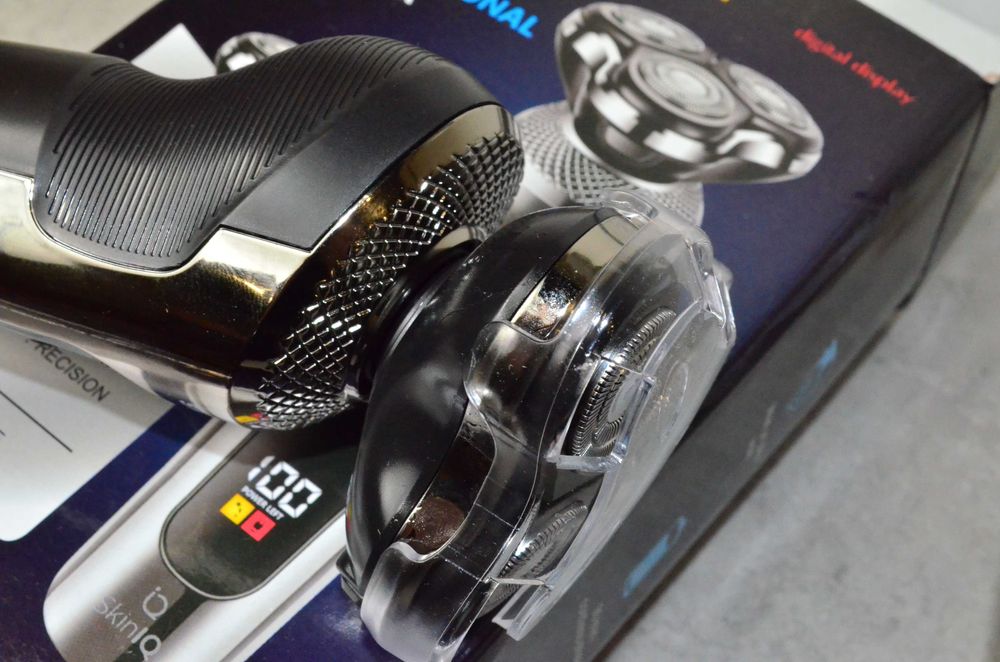 Wielofunkcyjna maszynka do golenia dla mężczyzn z wymiennymi ostrzami