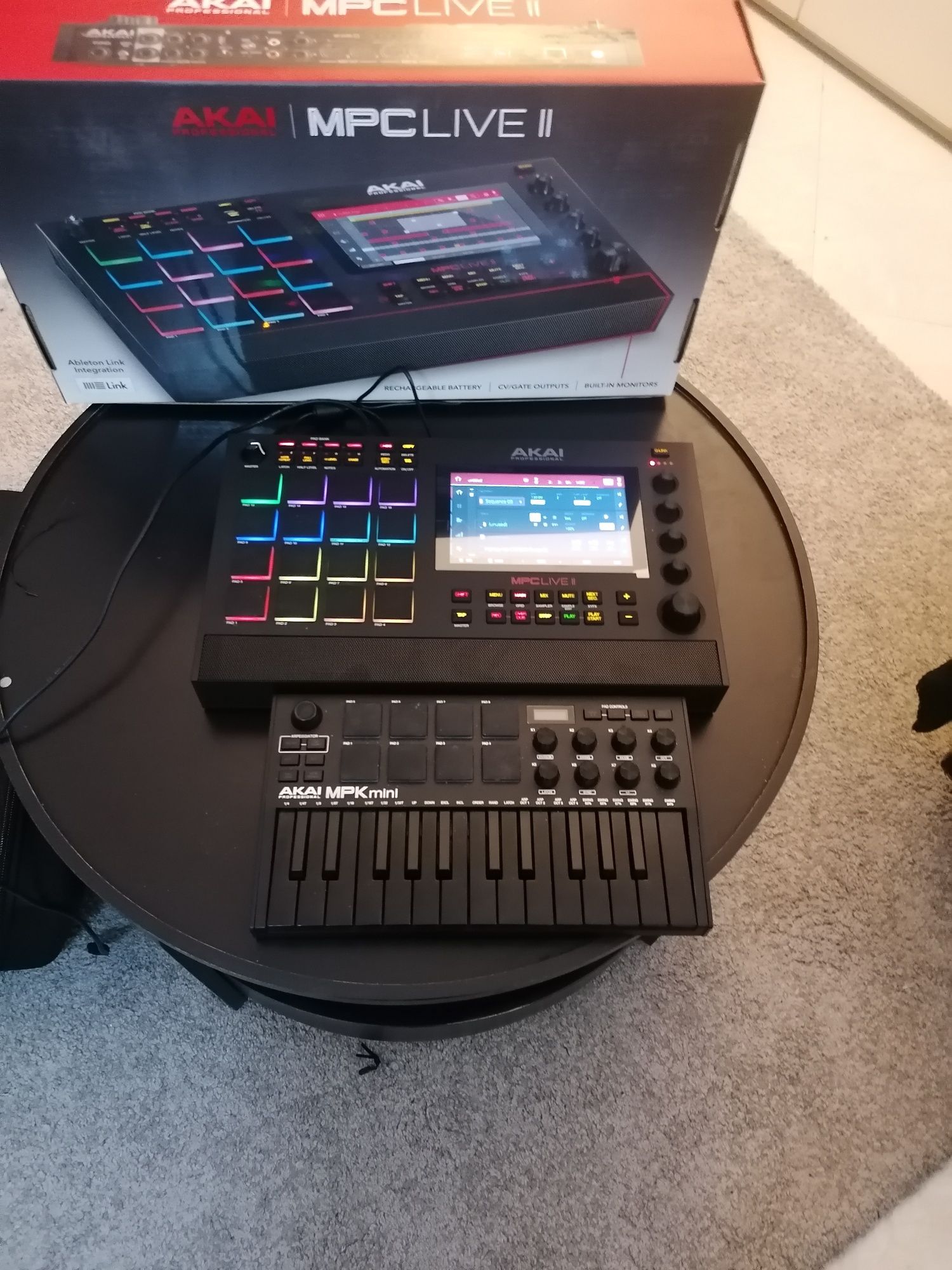 Akai Mpc live 2 semi novo