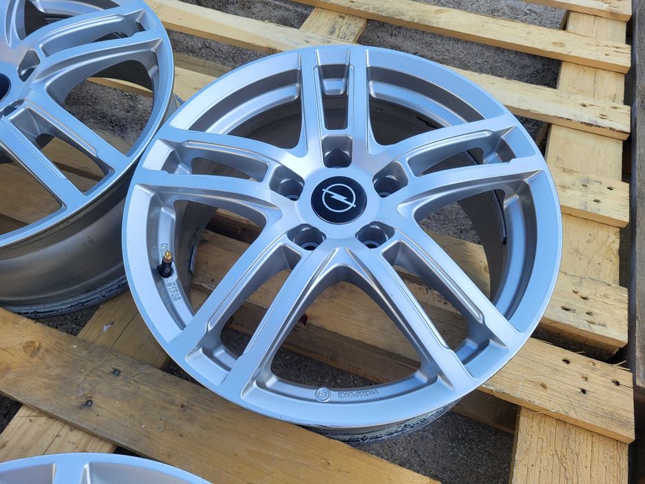 [912] Felgi aluminiowe 17 Cali 5x115 ET44 7J Opel Insignia B Astra