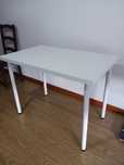 Mesa de estudo branca