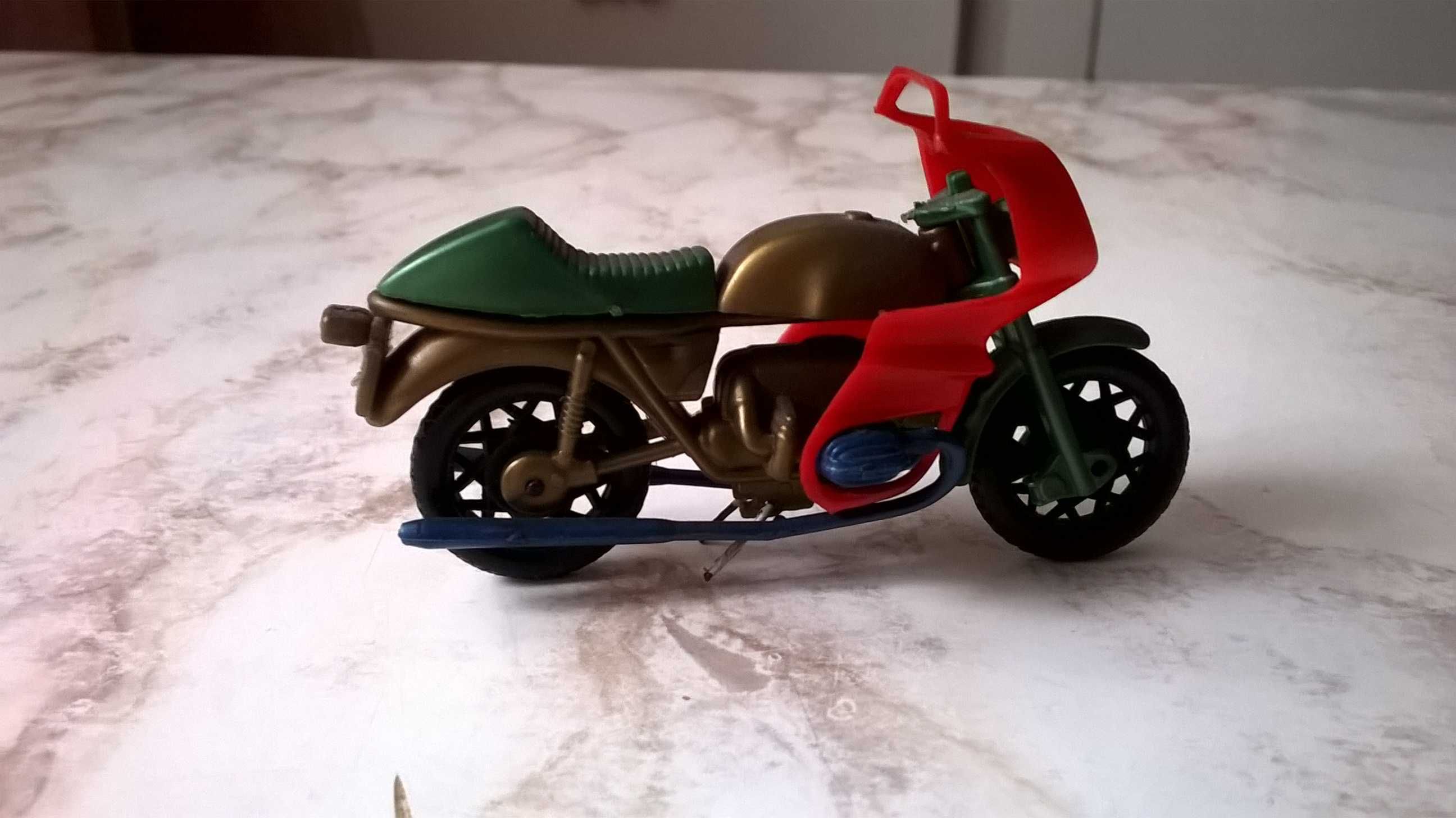 model motoru, motocykla, ścigacza - plastikowy