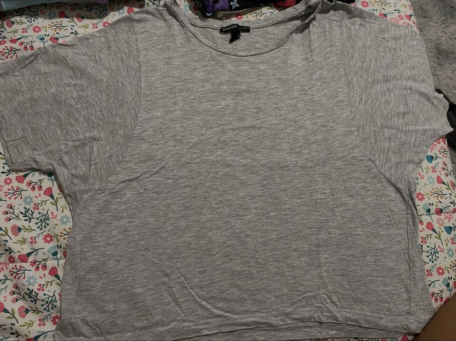 Top cinzento folgado