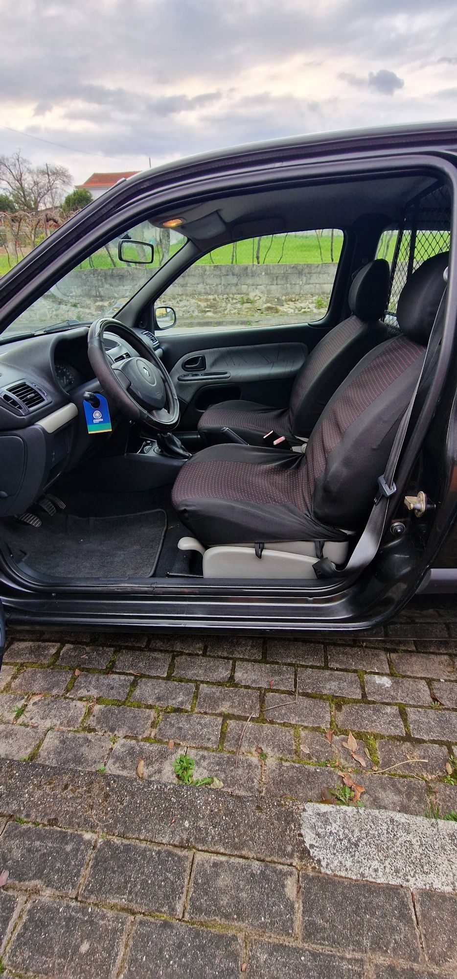 Carro Renaul Clio