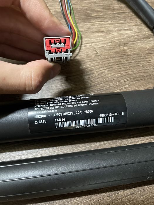 Амортизатори переднього капота,заднього багажника Tesla model S 12-20