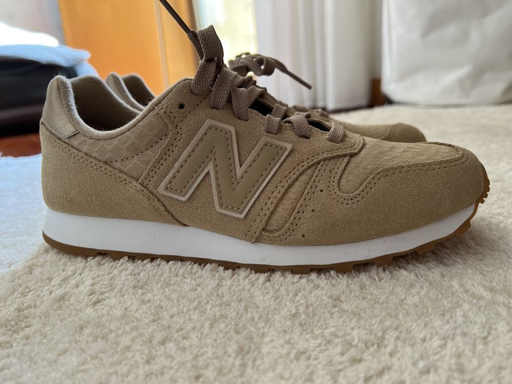 Sapatilhas New Balance novas (2 pares, 2 cores diferentes)