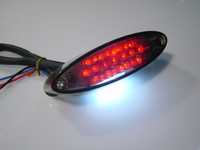Farolins traseiros LED com luz de stop, presença e matrícula