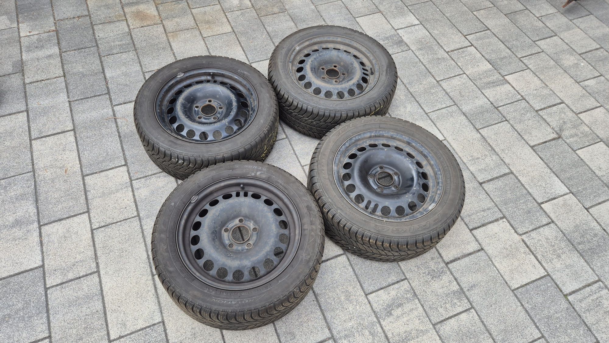 Felgi stalowe z oponami zimowymi do opla