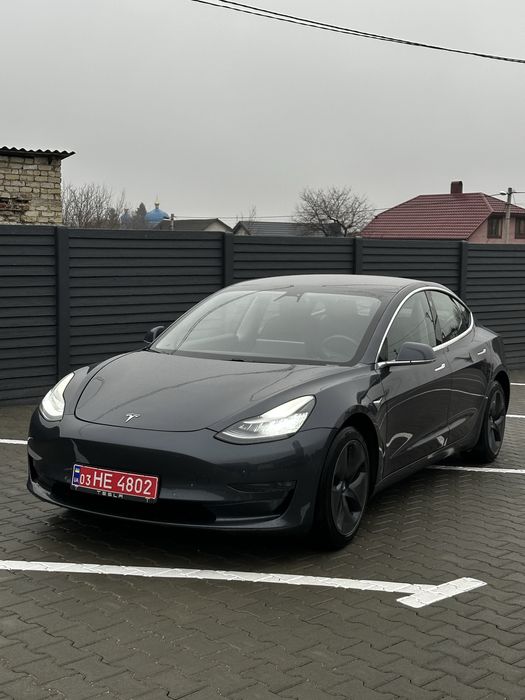 Tesla model 3 2019рік.