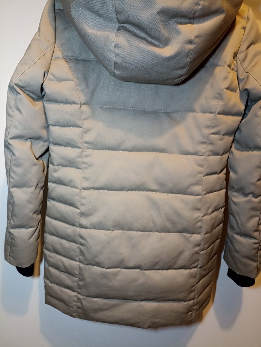 Puchowy beżowy płaszcz zimowy z kapturem S 36 Vero Moda