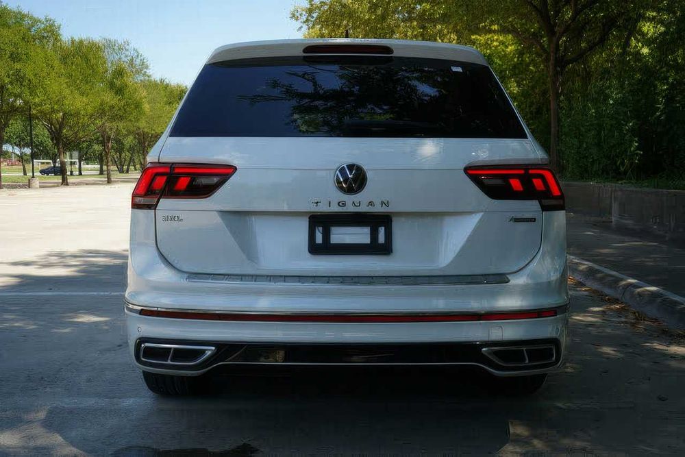 Volkswagen Tiguan      2022