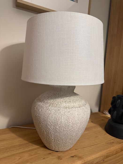 Lampa stołowa biała Belliani nowa