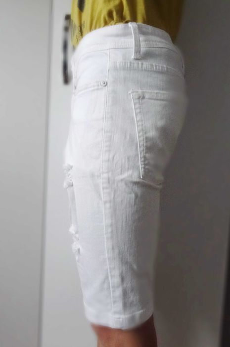 Białe szorty "z przetarciami" w idealnym stanie, Fsbn, rozm. XS