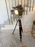 Duża lampa stojąca reflektor filmowy retro loft industrial trójnóg
