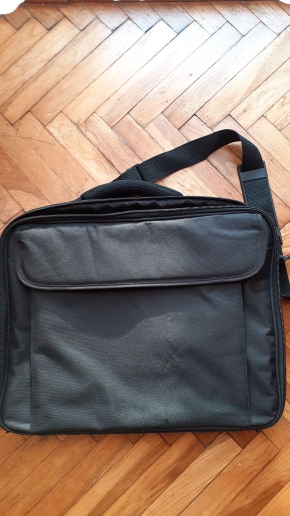 Torba na laptopa nie zniszczona